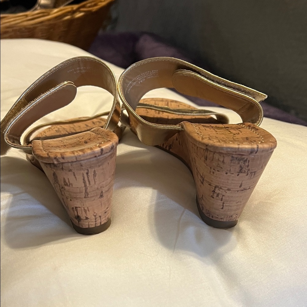 Women’s Gold Two-Band Slide Sandals - Picture 4 of 6